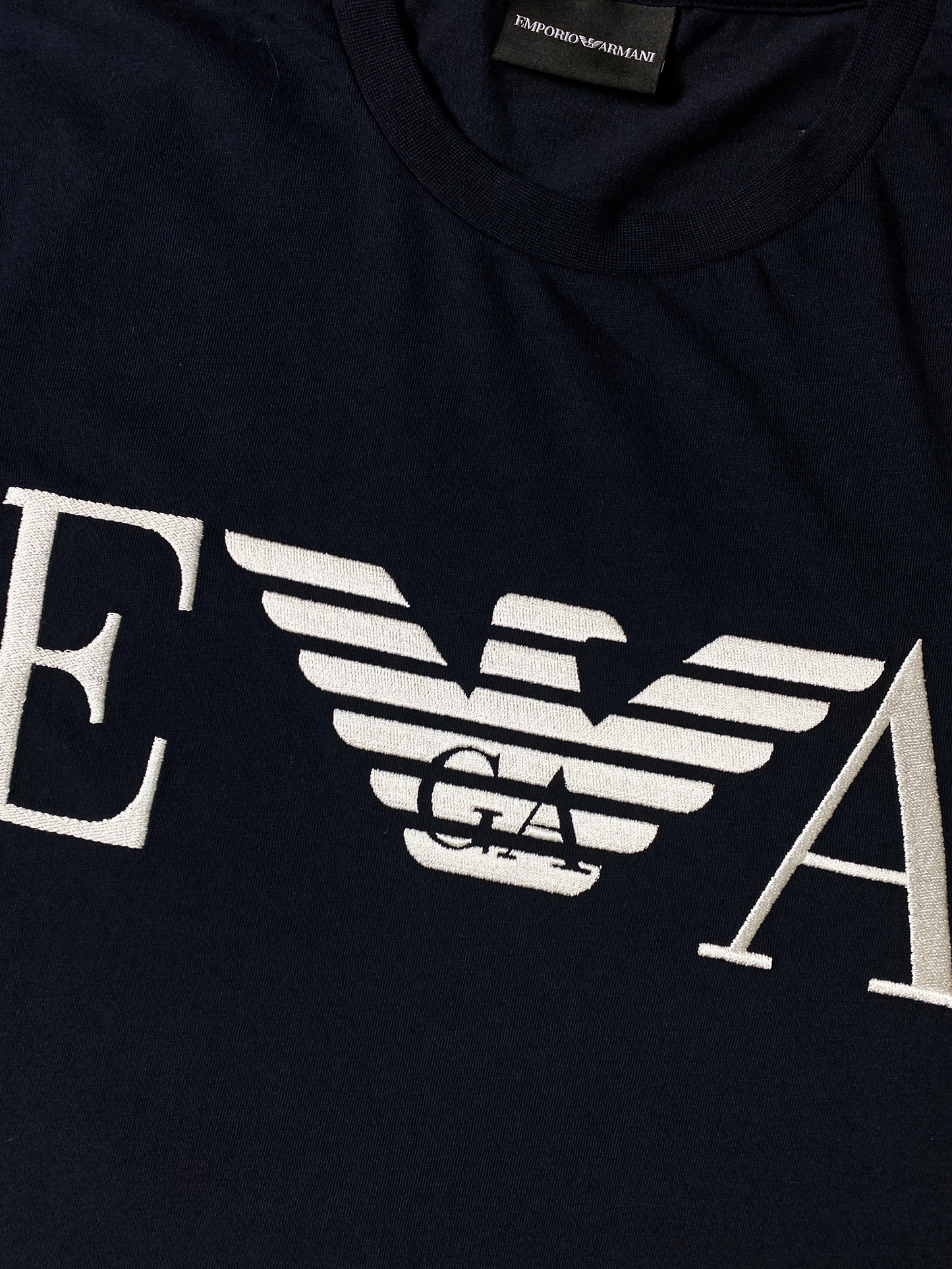 Camiseta Emporio Armani azul navy logo grande bordado