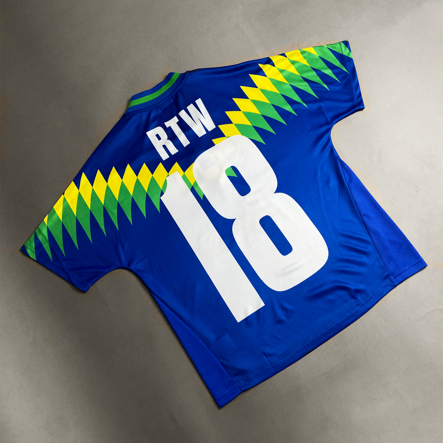 Camiseta Corteiz Jersey American Club Brazil Azul