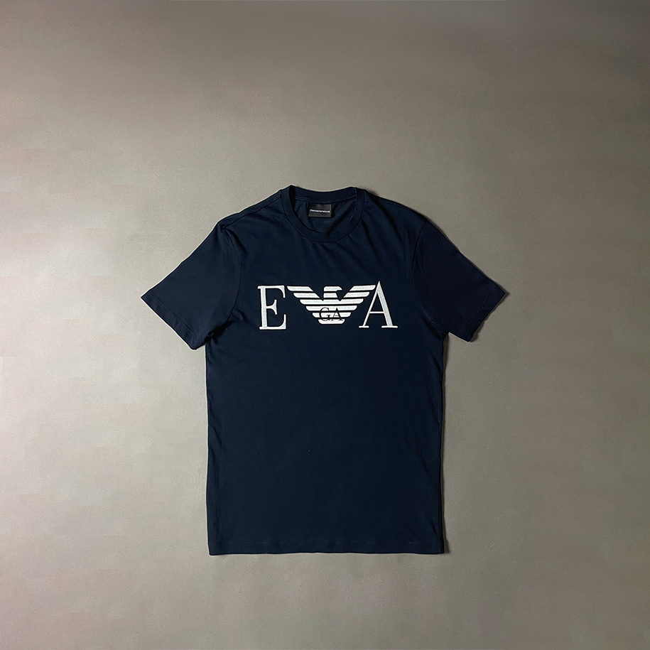 Camiseta Emporio Armani azul navy logo grande bordado